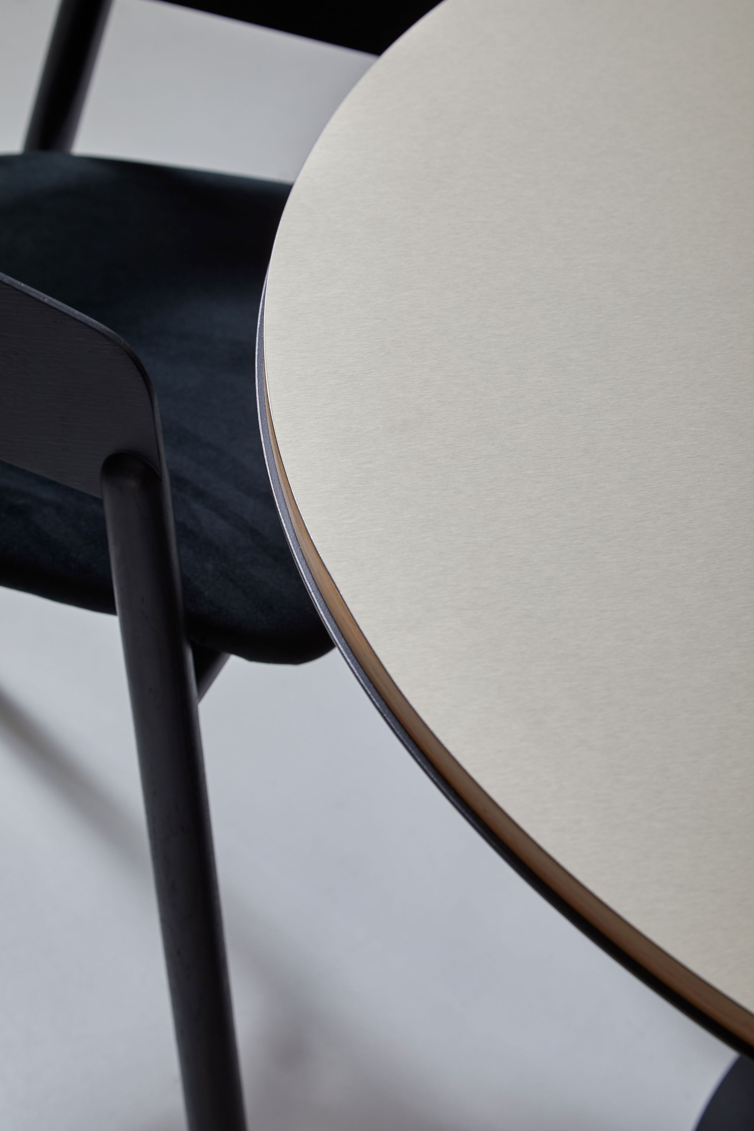 Круглый стол из стали и дерева Punt ядро ARCH-00138176 - Вид №14