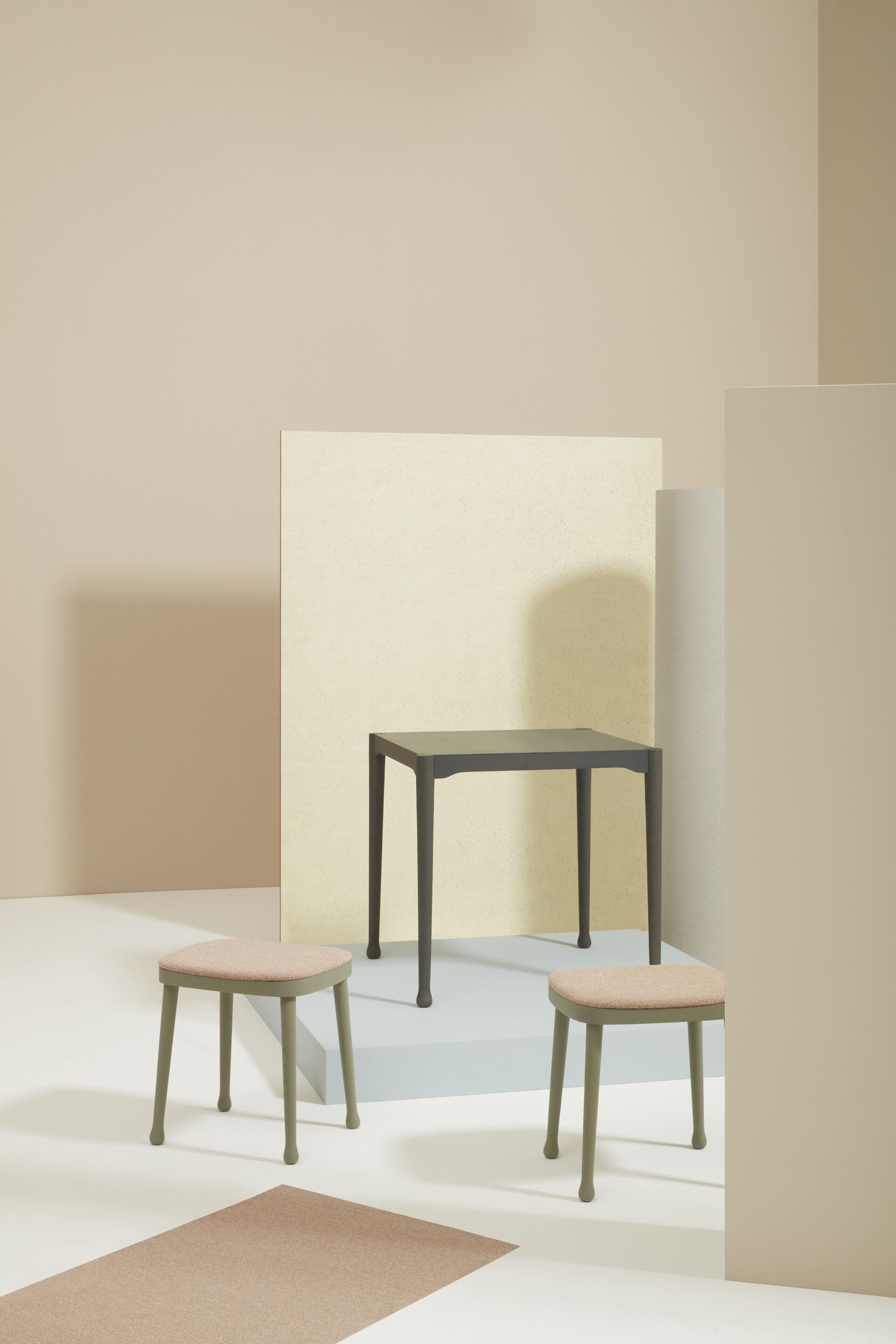 Низкий табурет из ясеня с мягким сиденьем Billiani Frisée ARCH-00114292 - Вид №1