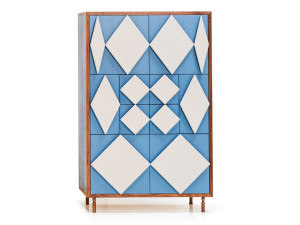 Деревянный сервант