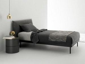 Односпальная кровать из ткани с мягким изголовьем