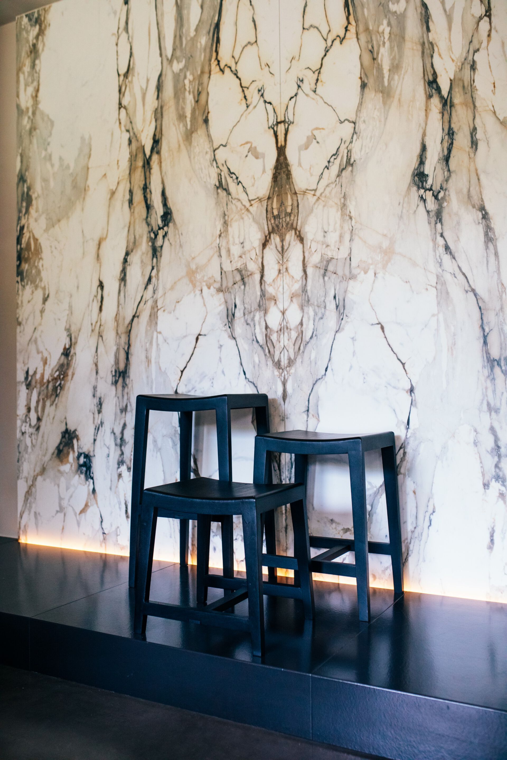 Высокий барный стул из манго с подставкой для ног POMAX KENT ARCH-00101714 - Вид №6