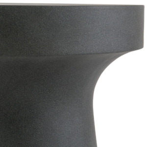 Высокий круглый каменный садовый столик