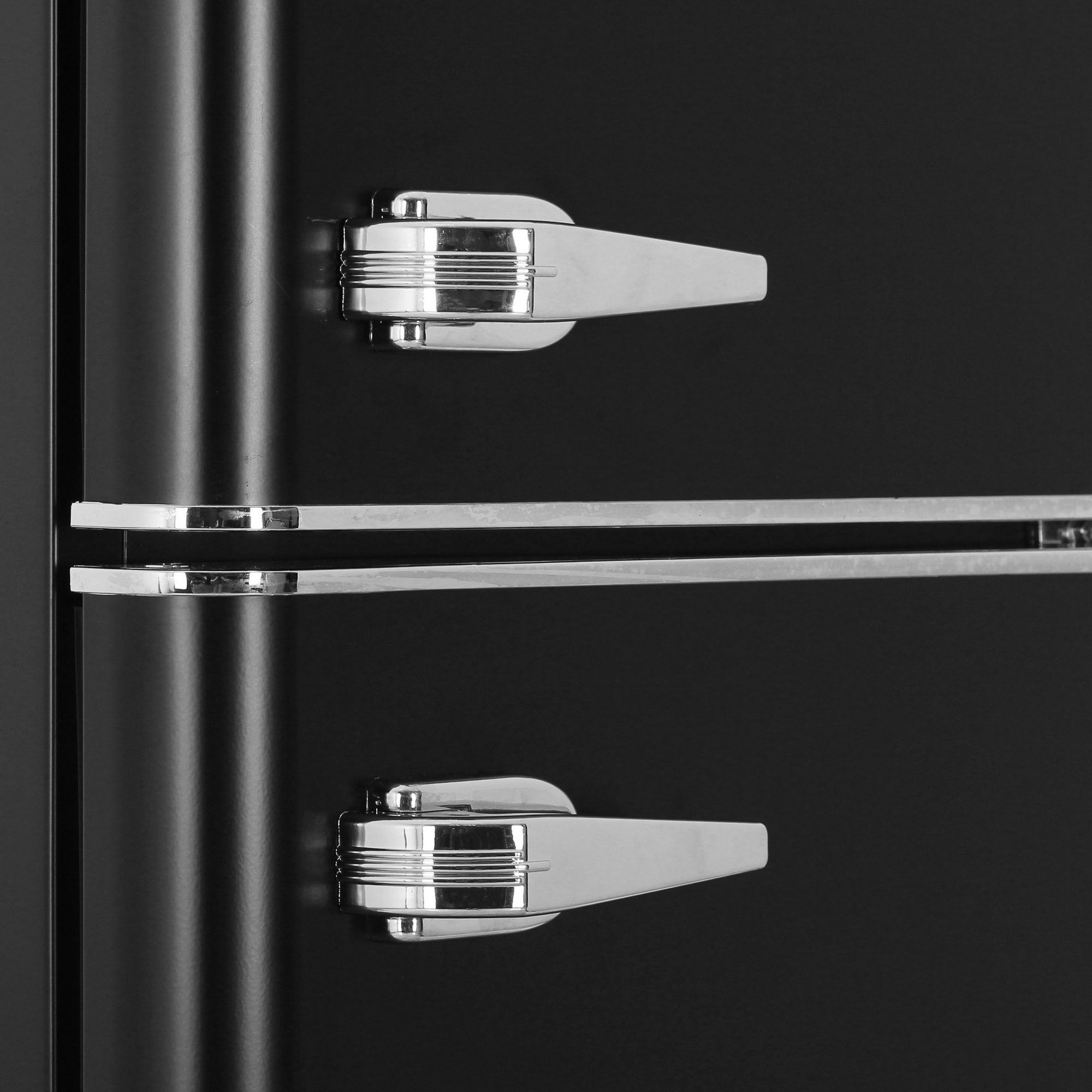 9057384 Холодильник компактный   Tesler RT-132 черный STDN-0129360 - Вид №8