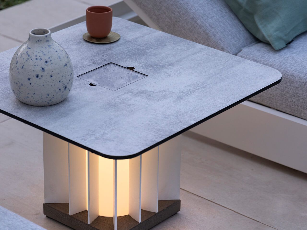 Яркий квадратный садовый столик Les Jardins® Tecka ARCH-00079395 - Вид №4