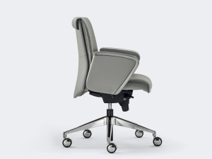 Вращающееся офисное кресло