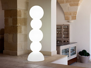 Напольная лампа из полиэтилена