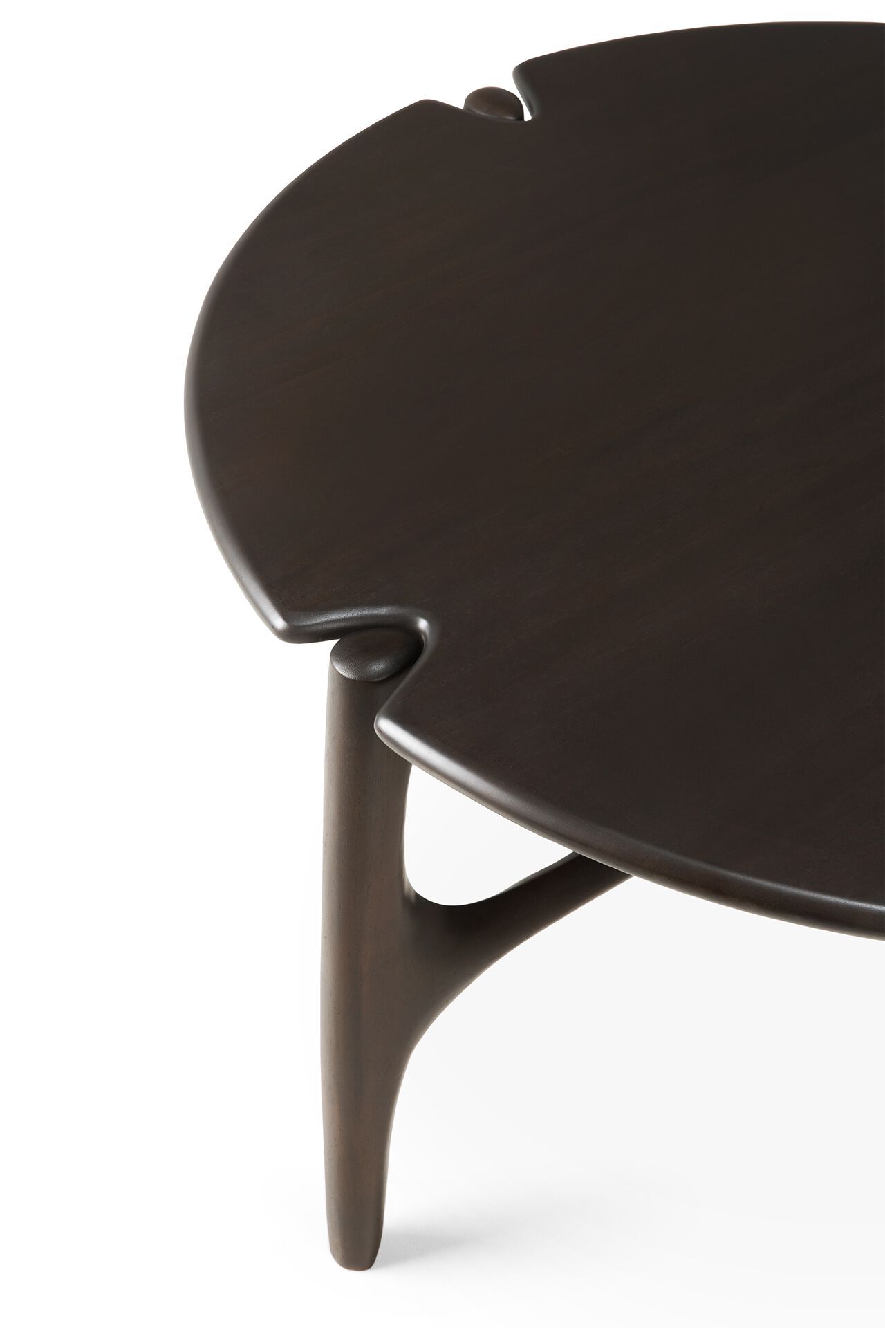 Круглый низкий журнальный столик из красного дерева Ethnicraft PI ARCH-00019775 - Вид №4