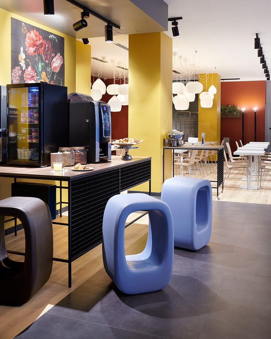 Табурет из полиэтилена In Stock слайд ARCH-00118476