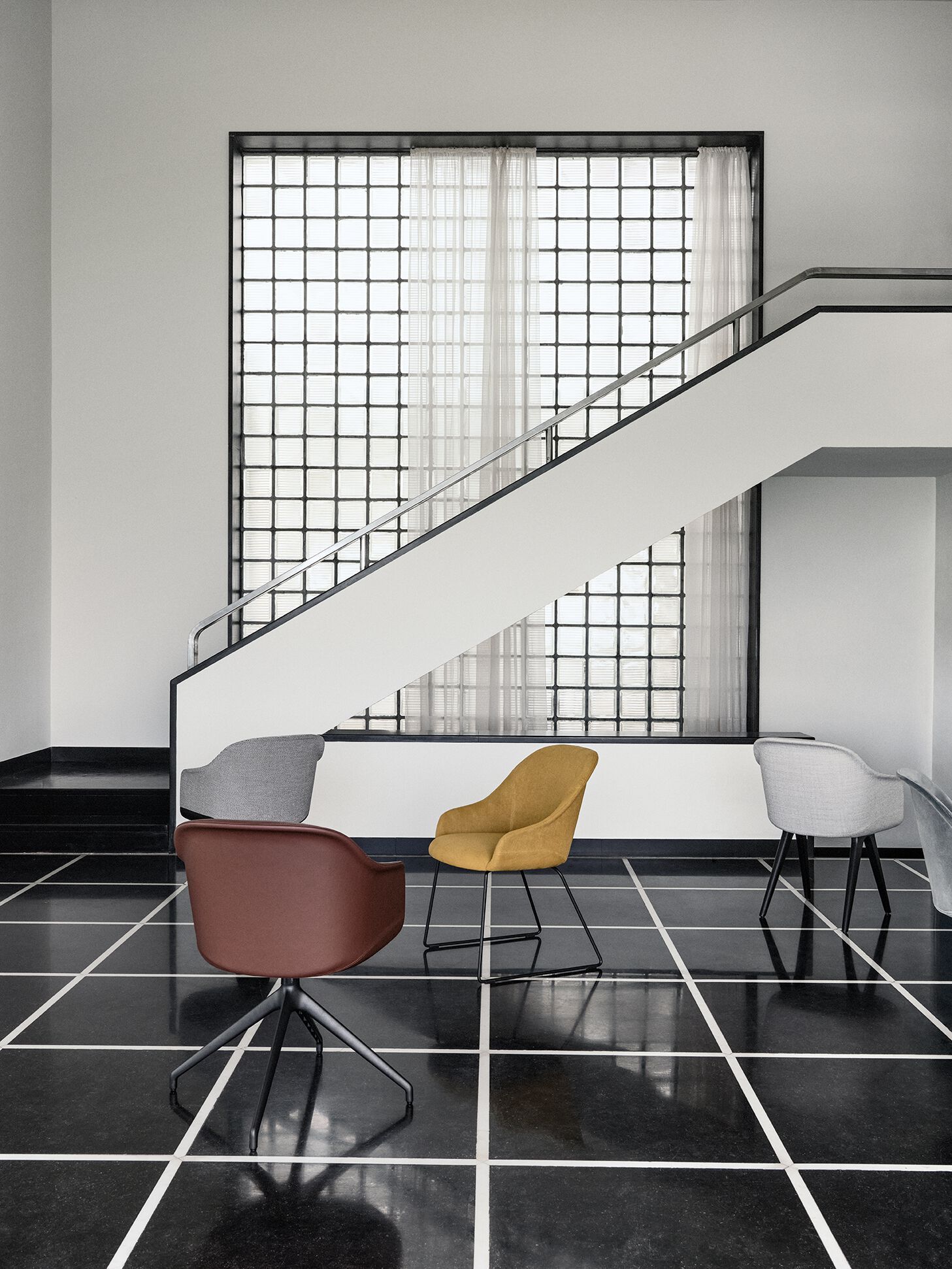 Кожаное вращающееся мягкое кресло с подлокотниками Potocco Lyz ARCH-00122300 - Вид №1