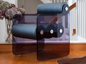 Стул с подлокотниками