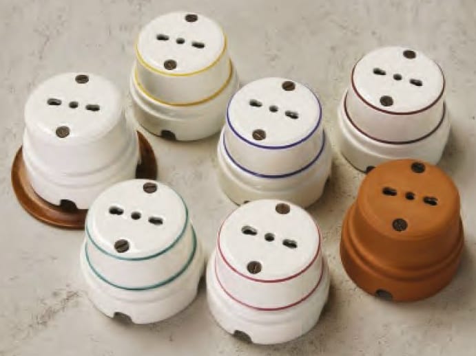 Керамическая одиночная электрическая розетка Aldo Bernardi Sirio ARCH-00090397 - Вид №1