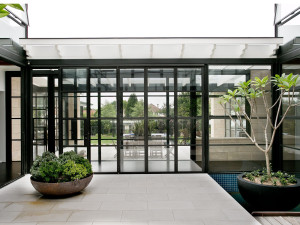 Стальная книжная оконная дверь