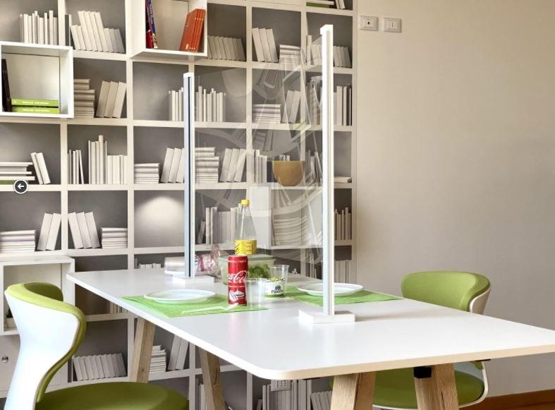 STUDIO T Перегородка скамейки из поликарбоната Inuno Pratiko - Вид №1