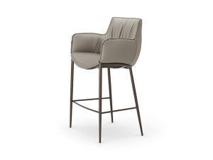 Кожаный мягкий стул с подлокотниками