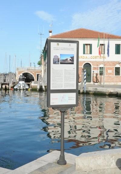 Neri Односторонняя стойка для двух информационных панелей Layia 2253  - Вид №3