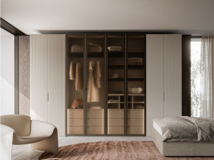 Деревянный секционный шкаф