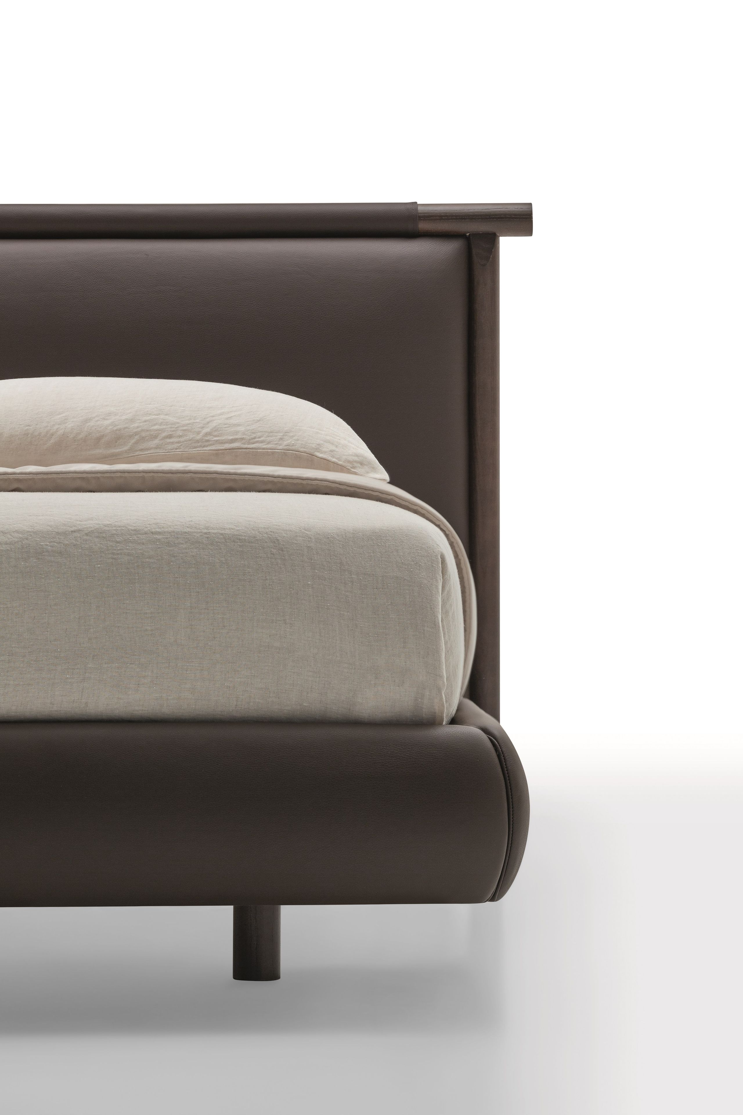 Кожаная кровать с мягким изголовьем Ditre Italia NATHAN ARCH-00042137 - Вид №2