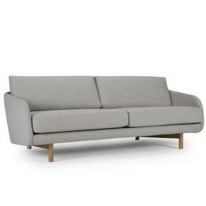 Диван трехместный Tved с ножками из дуба, светло-серый