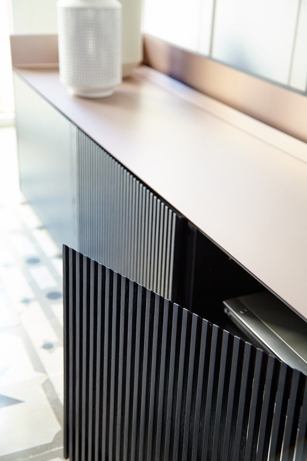 Низкий деревянный шкаф для телевизора с распашными дверцами Punt Stockholm ARCH-00119335 - Вид №4