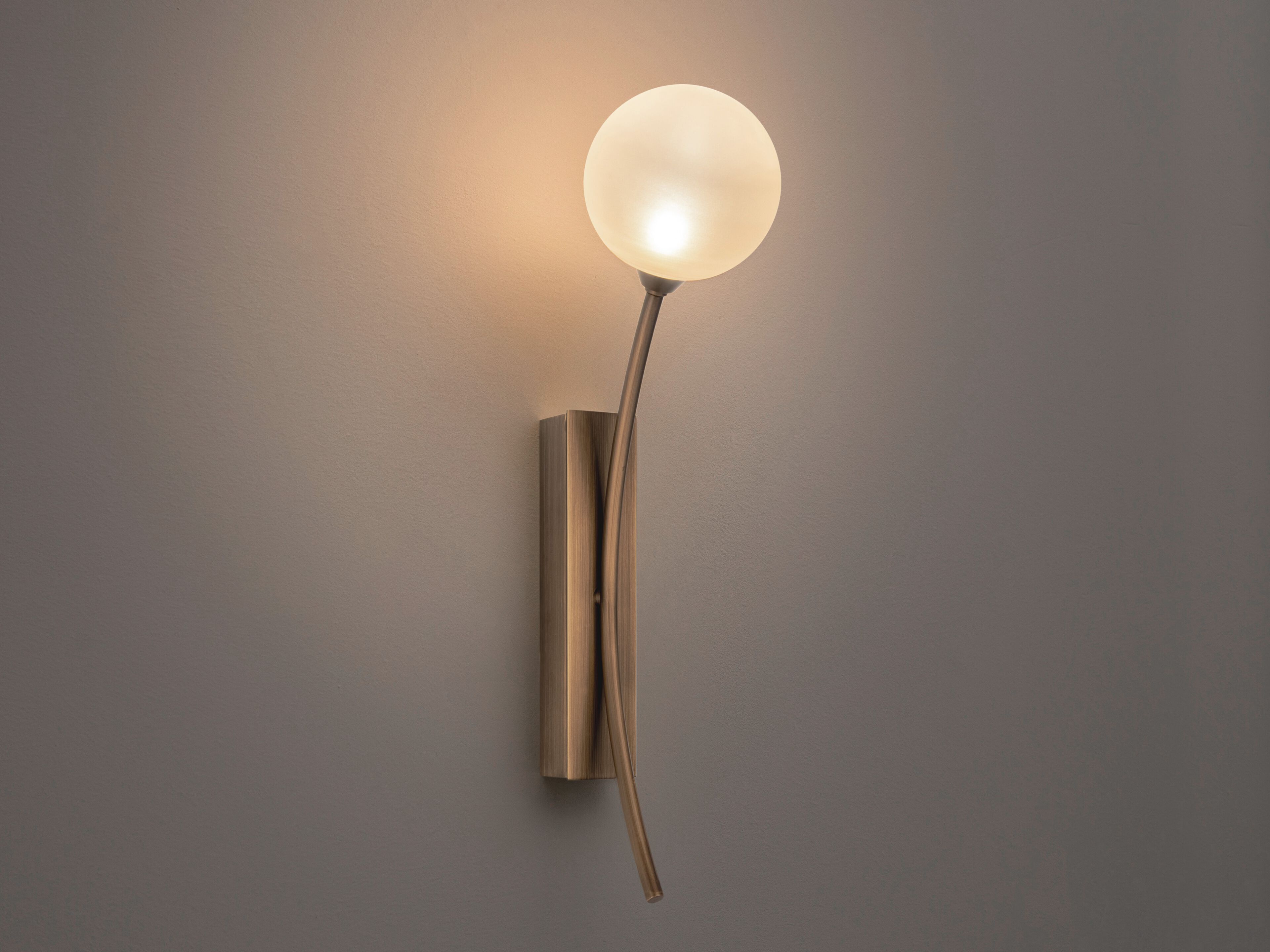 Пескоструйная стеклянная светодиодная настенная лампа ILFARI Penélope ARCH-00002027