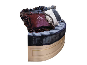 Изогнутая мягкая скамейка из ткани