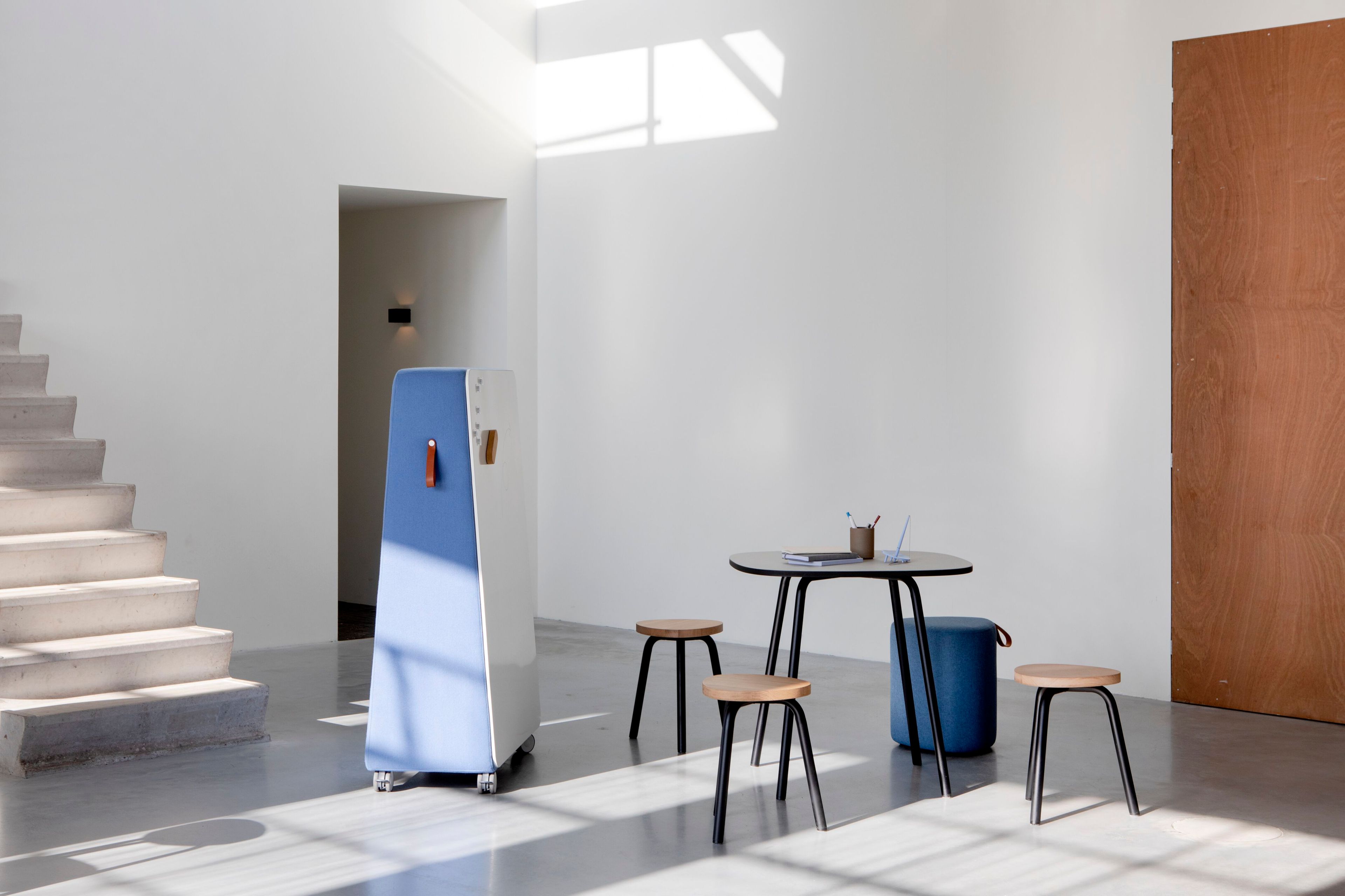 Квадратный стол из стали и дерева Cascando Pully ARCH-00015649