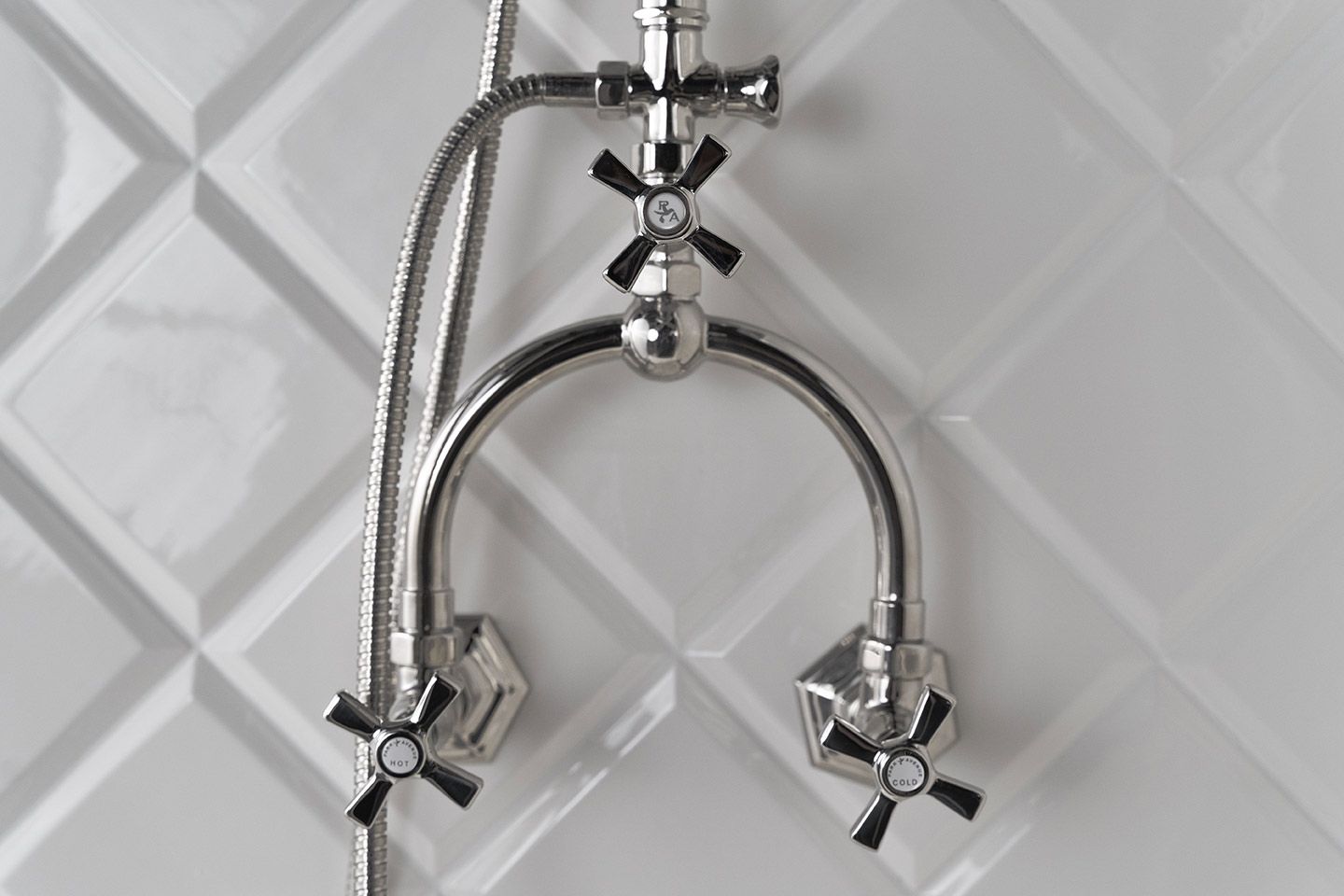 Металлическая настенная душевая колонна с ручным душем Park Avenue Crowe ARCH-00007779 - Вид №1