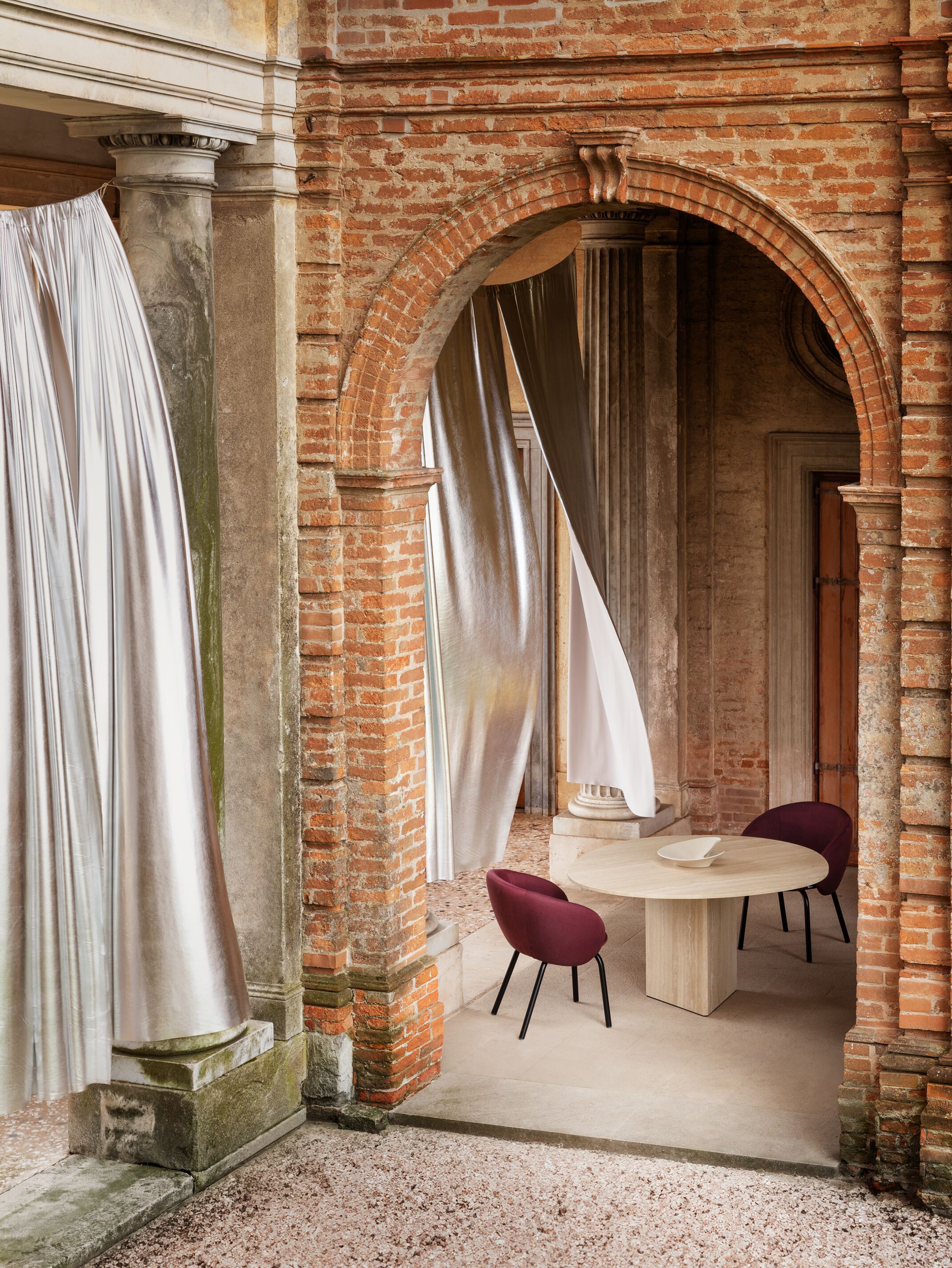 Травертин круглый обеденный стол Miniforms Albio ARCH-00006100