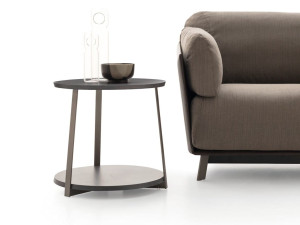 Высокий деревянный журнальный столик с журнальной стойкой