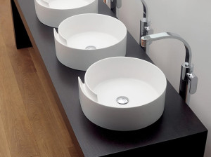 Керамическая круглая раковина с одной столешницей