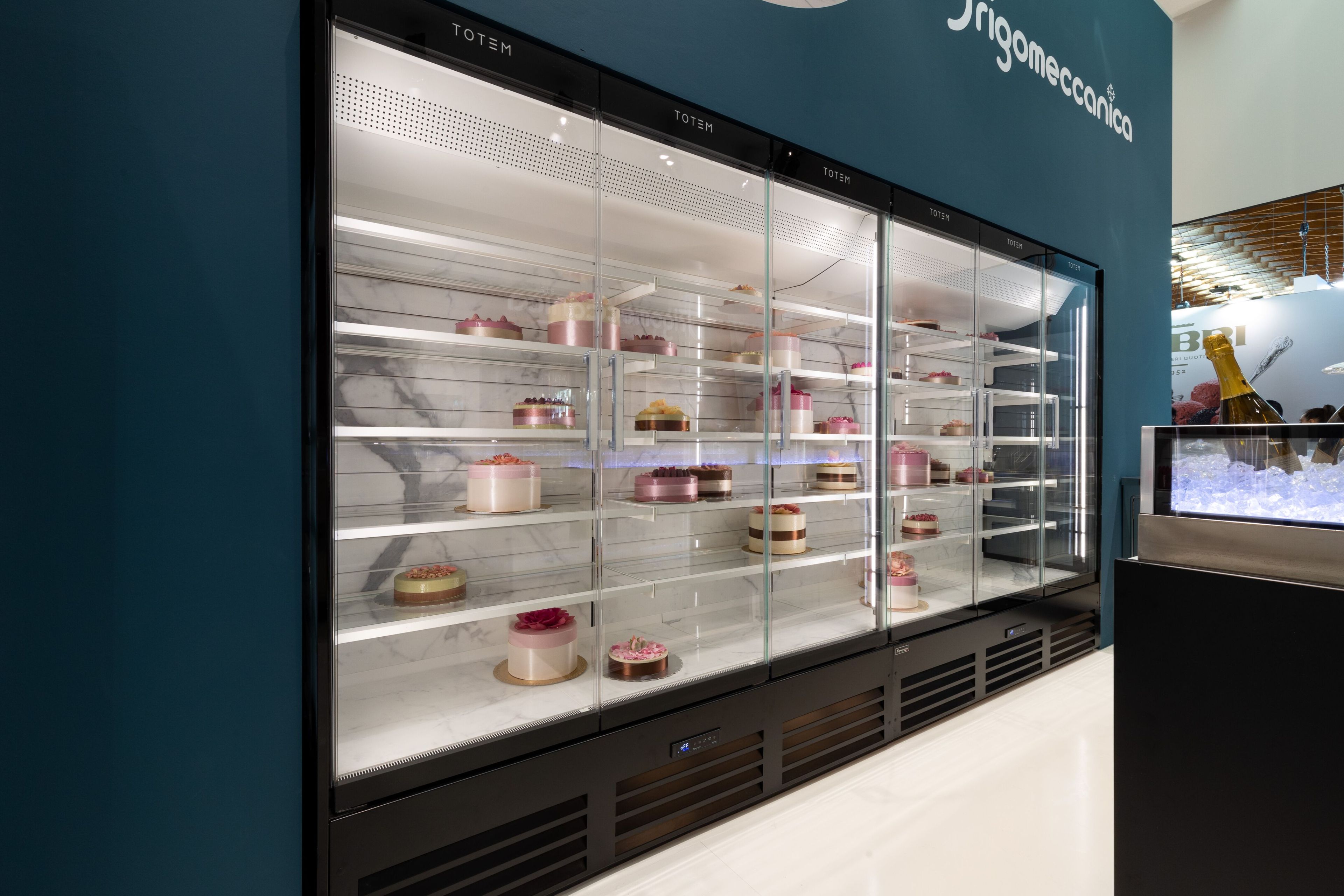 Настенная вертикальная холодильная витрина Frigomeccanica Тотем ARCH-00140480 - Вид №1