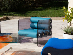 Кресло с подлокотниками