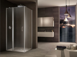 Стеклянная угловая душевая кабина с распашной дверью