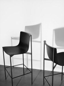 Высокий стул с подставкой для ног