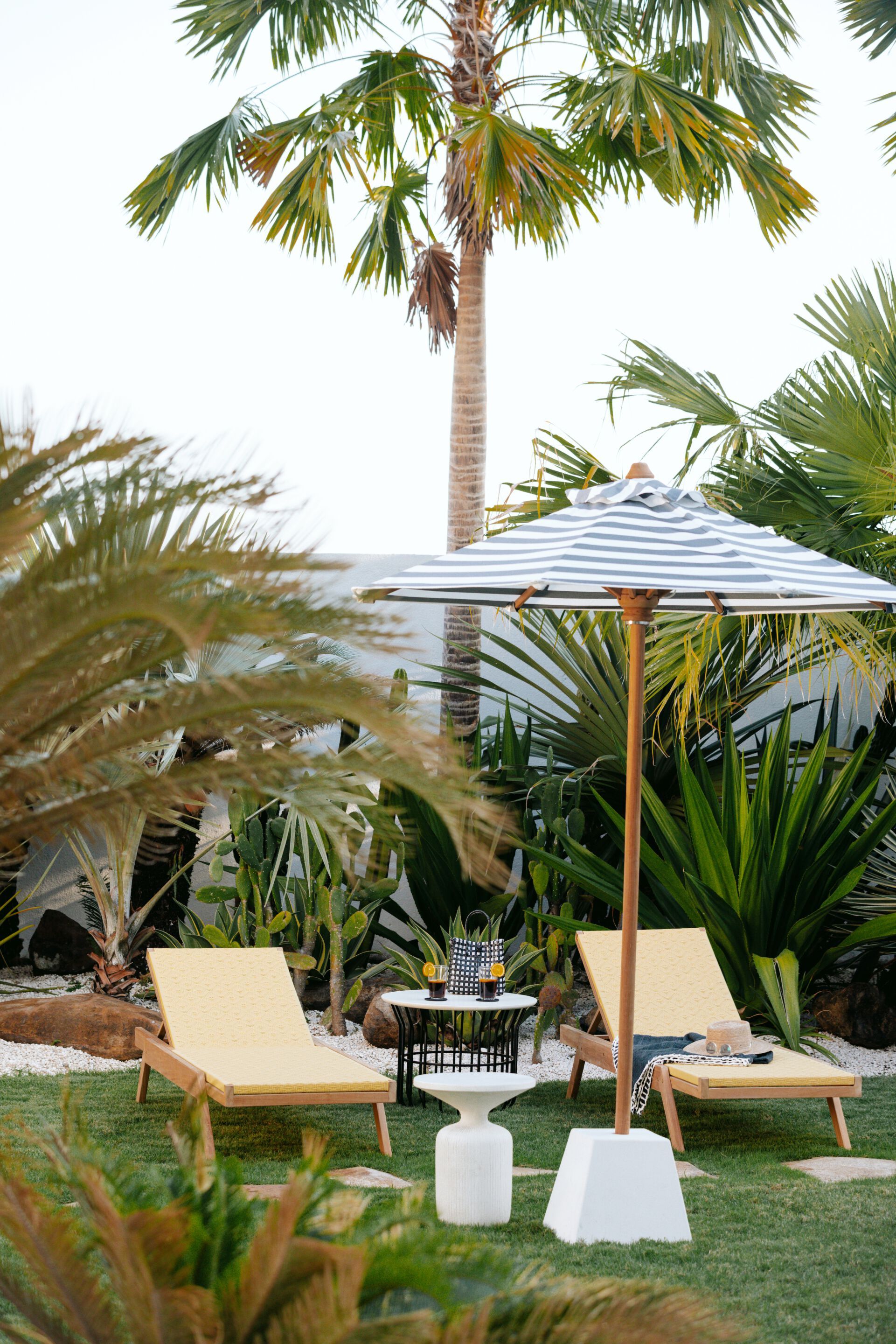 Овальный садовый журнальный столик из волокнистого бетона cbdesign Space ARCH-00090672 - Вид №2