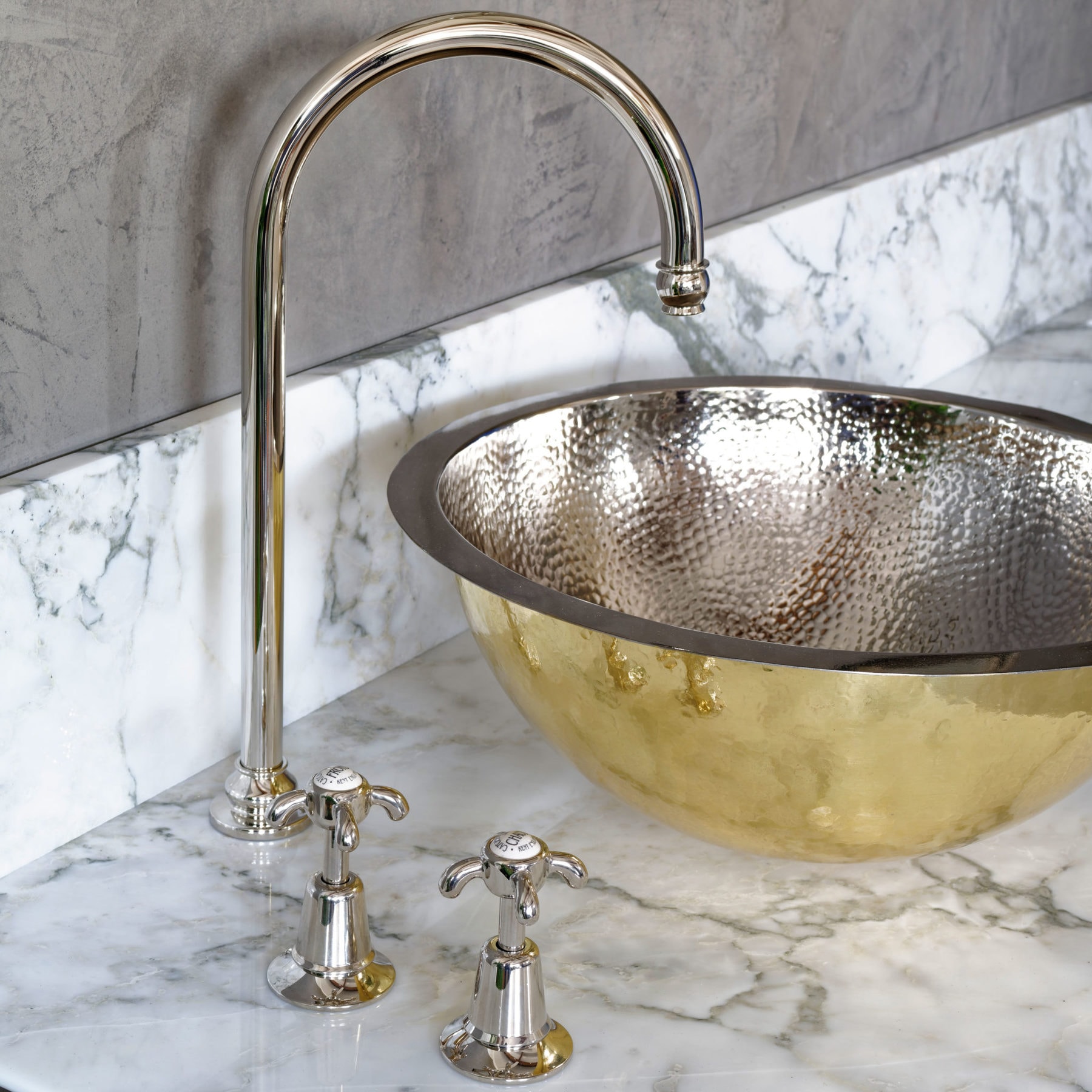 Basin Taps краны The Extended Swan Basin Mixer Catchpoleandrye  - Вид №1