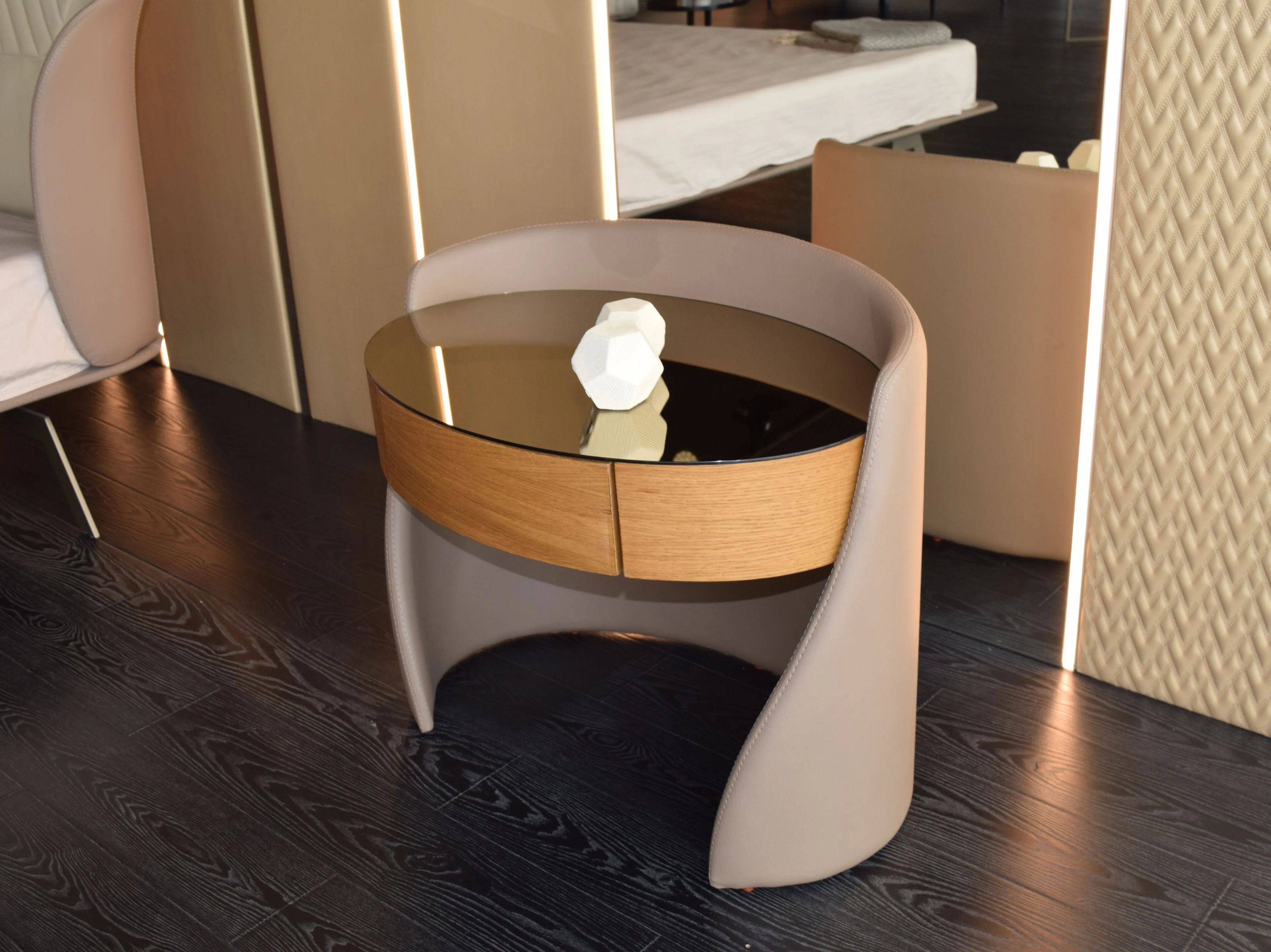 Овальная кожаная тумбочка с ящиками ABLE HUG ARCH-00052800 - Вид №4