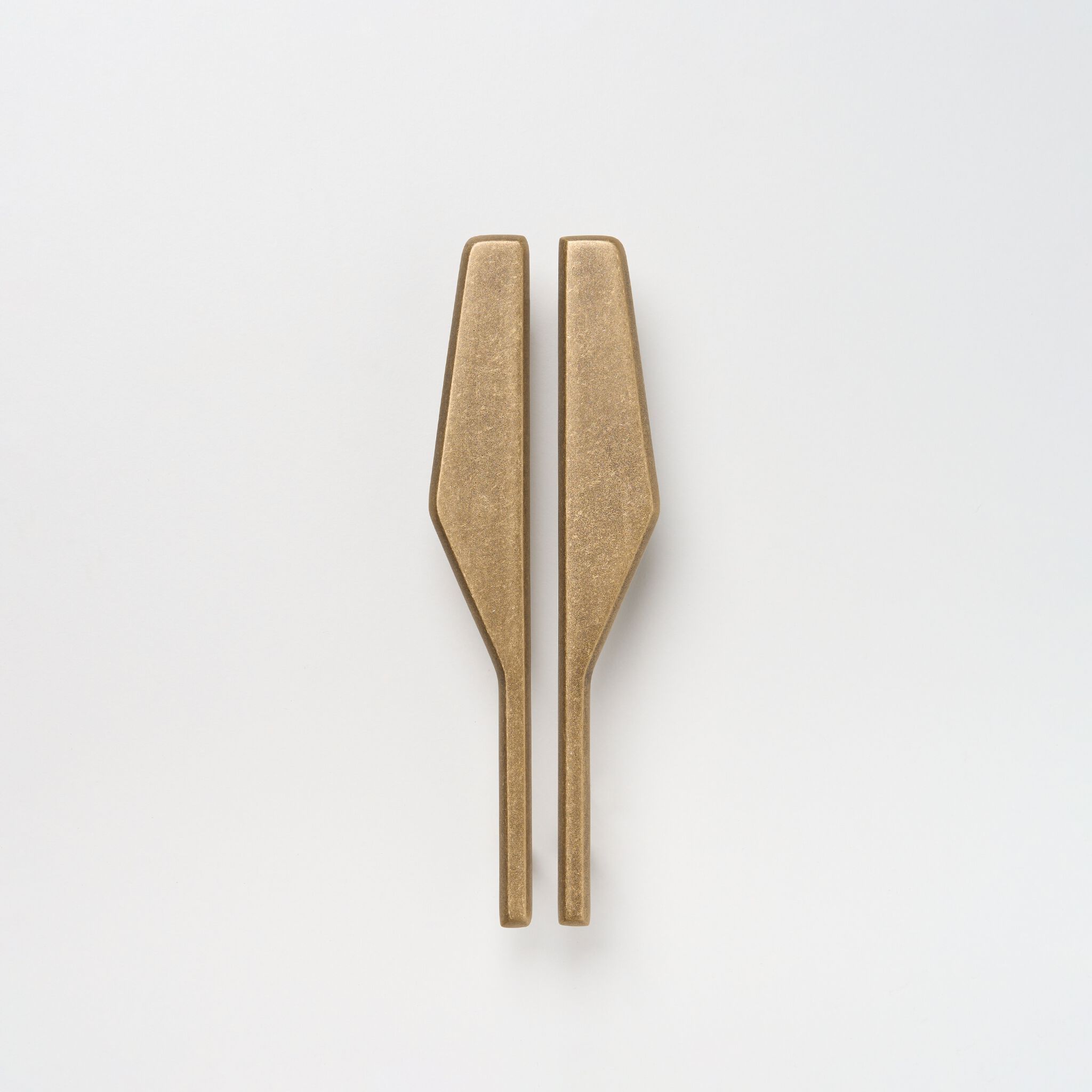 Латунная мебельная ручка Lo & Co Interiors Line Series ARCH-00089012 - Вид №3