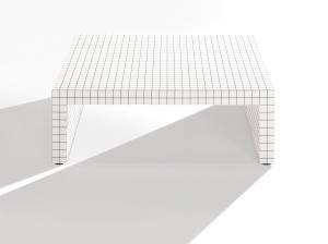 Низкий столик в тамбуре