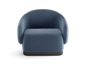 Тканевое кресло с подлокотниками