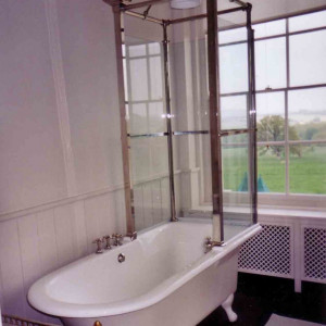 Ванна с балдахином со стеклянными перегородками Antique The water monopoly