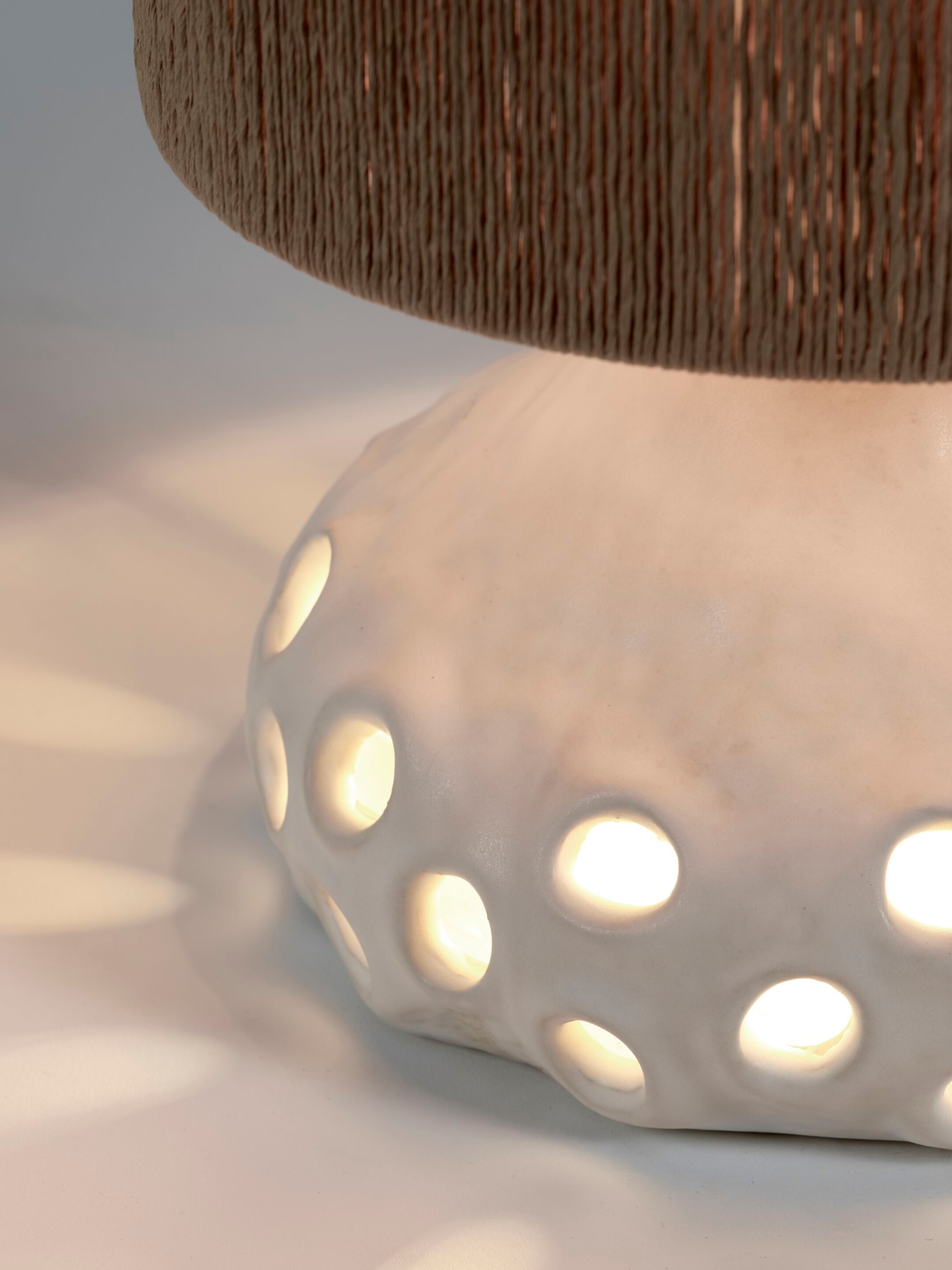 Светодиодная настольная лампа из камня Serax Oya ARCH-00150020 - Вид №6