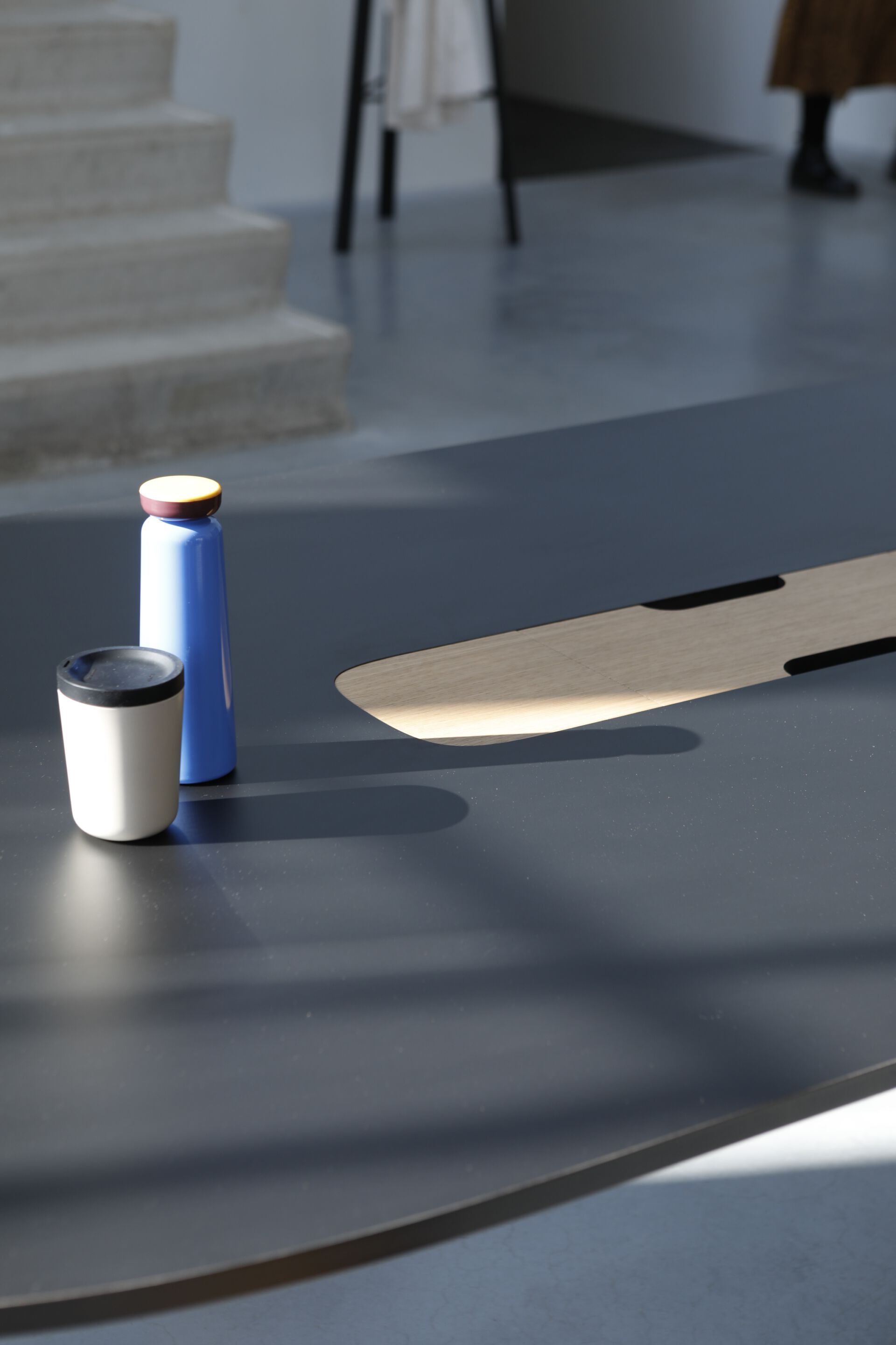 Прямоугольный стол для совещаний из стали и дерева с системой люверсов Cascando Pully ARCH-00081739 - Вид №7