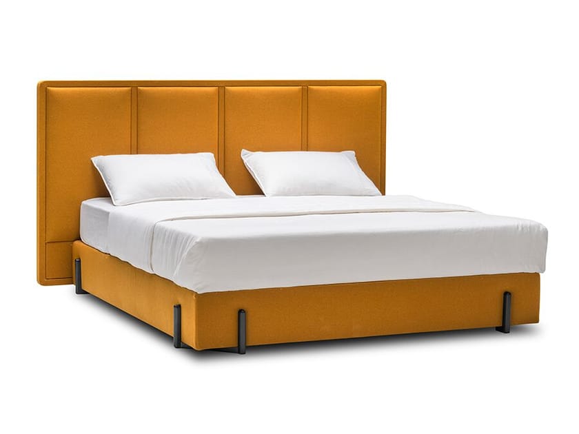 Двуспальная мягкая кровать с высоким изголовьем HC28 maison JOM ARCH-00147462