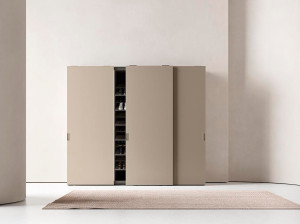 Шкаф с раздвижными дверями