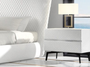 Лакированная прикроватная тумбочка с стеганым фасадом