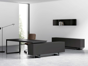 Прямоугольный стол со встроенной полкой