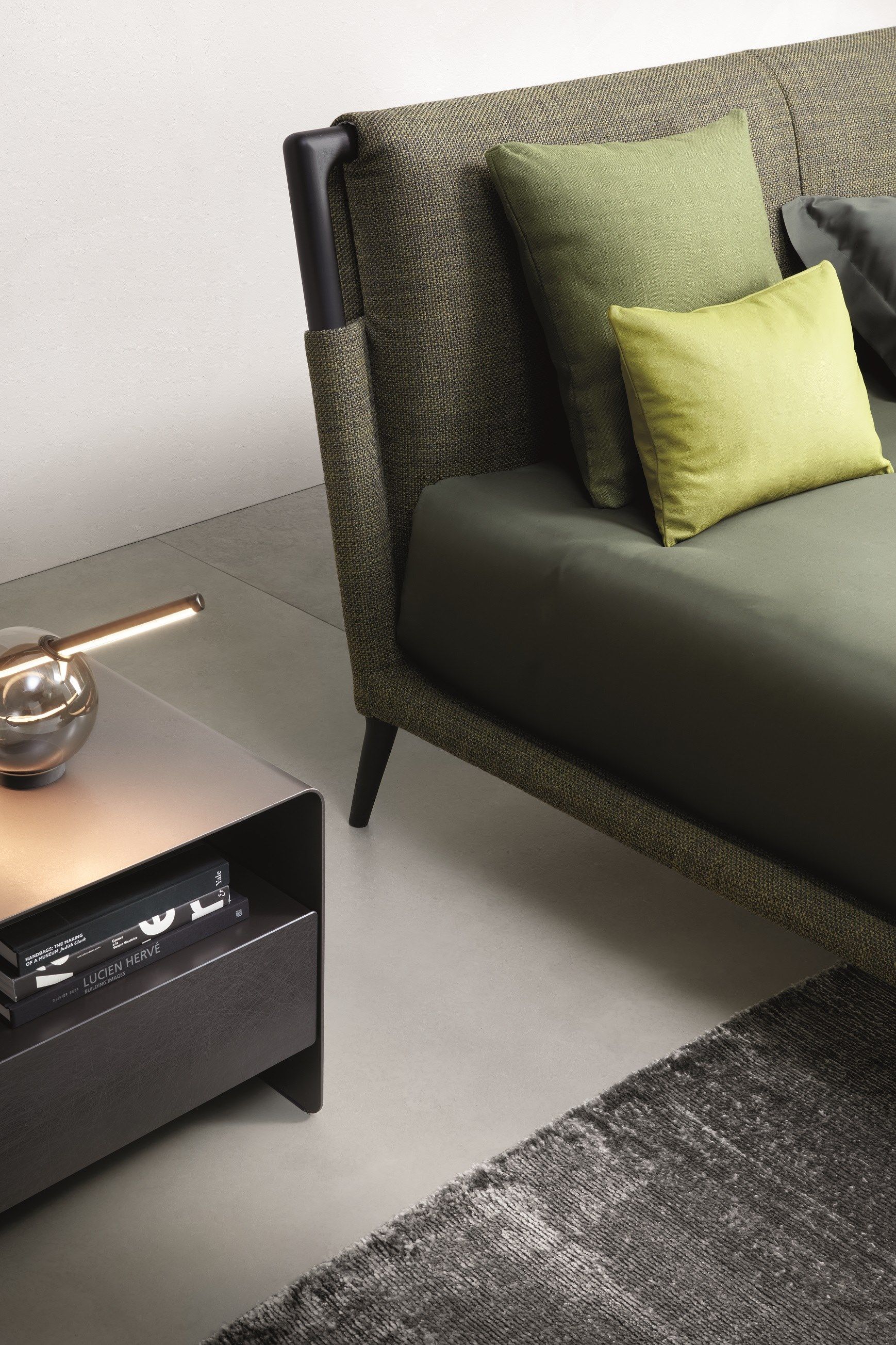 Двуспальная кровать с мягким изголовьем Flou Gaudí ARCH-00040041