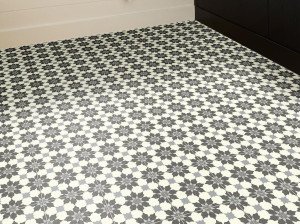 Нескользящий виниловый пол с цементным эффектом