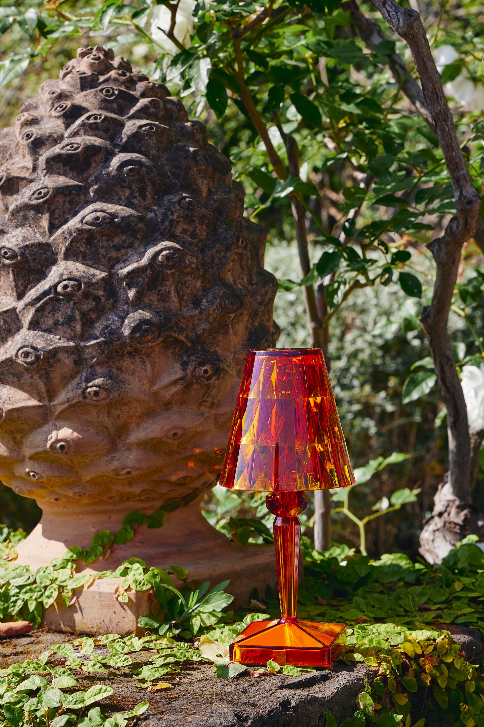 Светодиодная настольная лампа из инженерного пластика с батарейным питанием Kartell BATTERY ARCH-00018992 - Вид №21